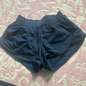 LULULEMON HOTTY HOT SHORT 2.5in